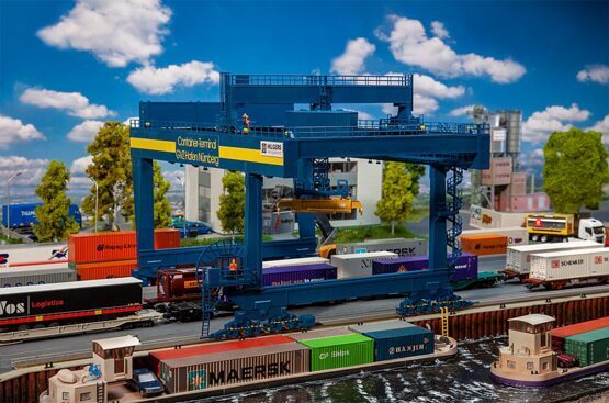 Containerbrücke GVZ Hafen Nür